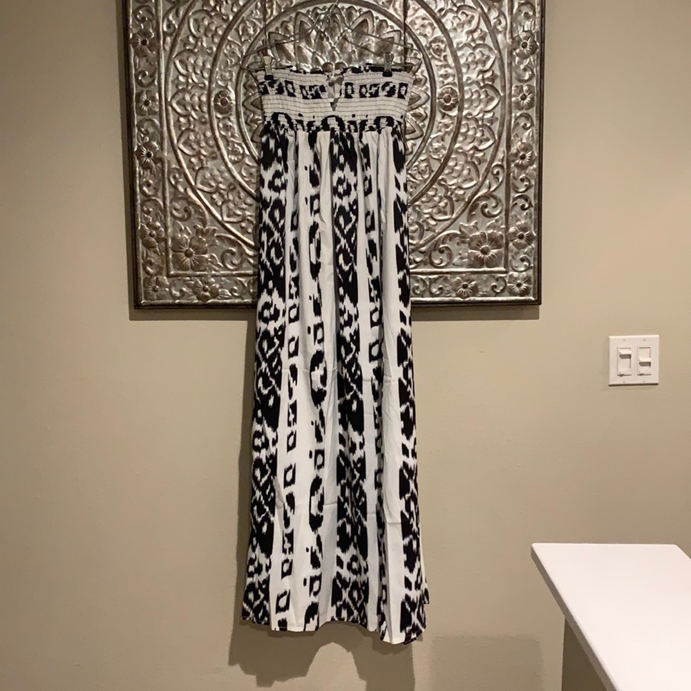 Kivenst strapless maxi dress.